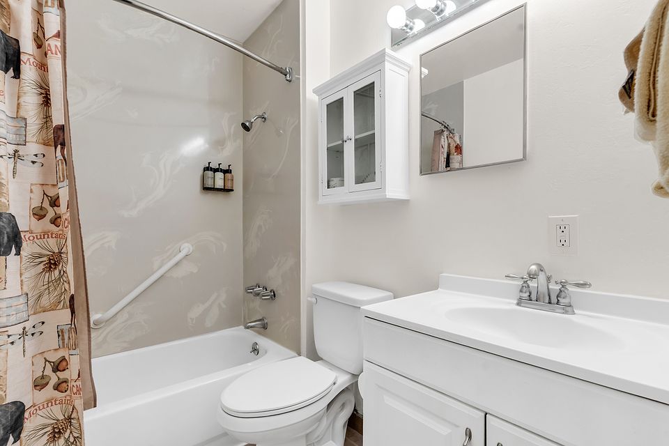 Bathroom with a tub and shower, Unit A at the Beachcomber Inn