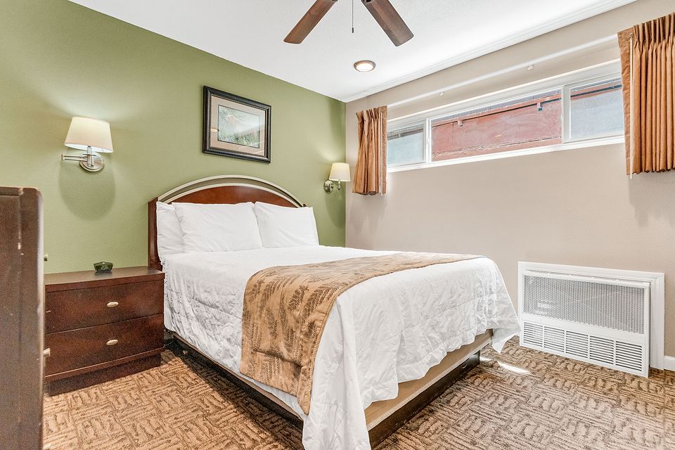 Bedroom, Unit B at the Beachcomber Inn