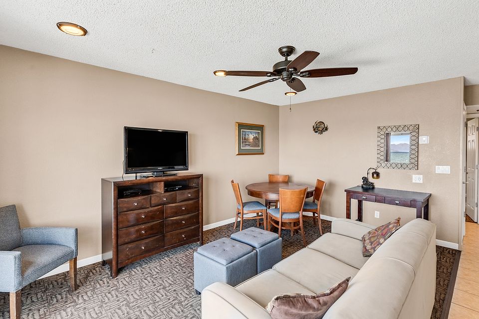 Living room and dining table, Unit D at the Beachcomber Inn
