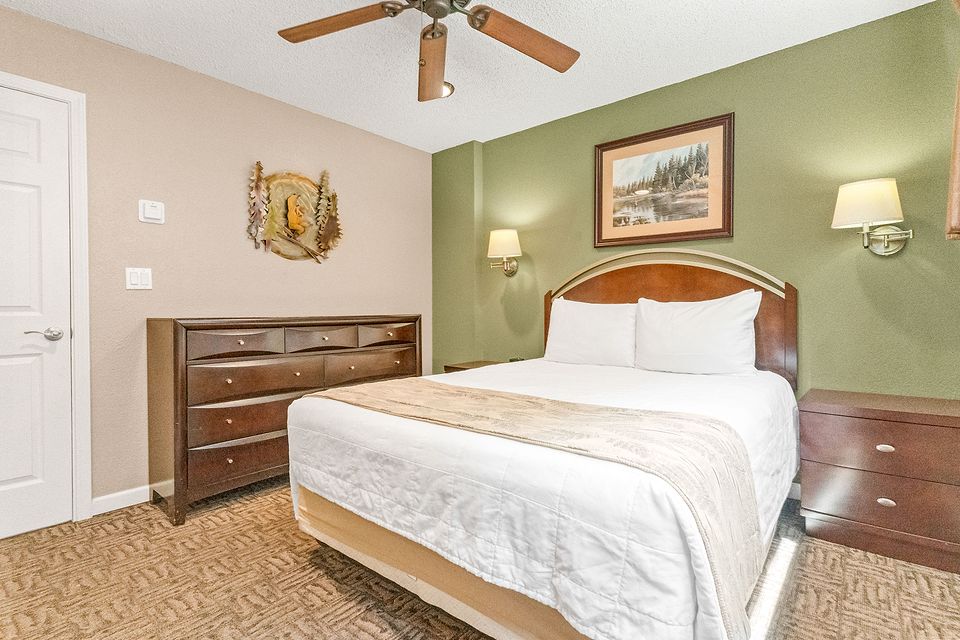 Bedroom, Unit D at the Beachcomber Inn