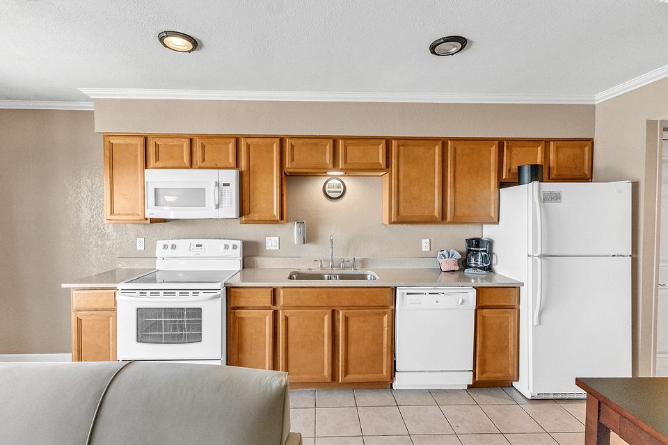 Full kitchen, Unit E at the Beachcomber Inn
