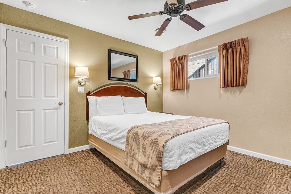 Bedroom, Unit F at the Beachcomber Inn
