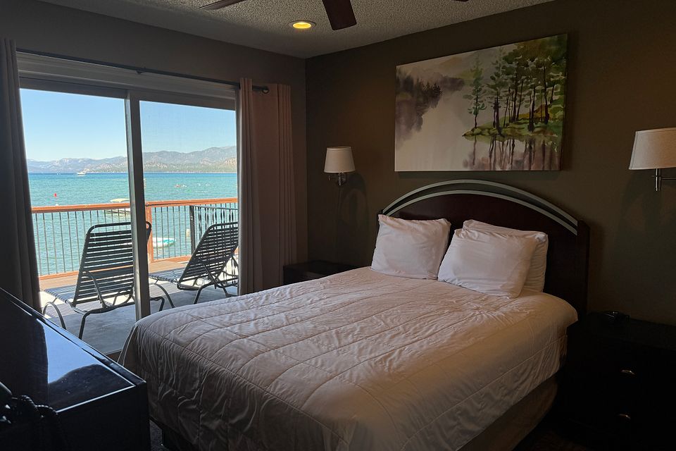 Bedroom, Unit G at the Beachcomber Inn