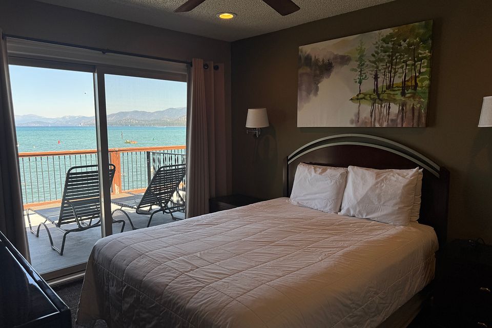 Bedroom, Unit G at the Beachcomber Inn