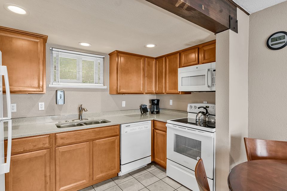 Full kitchen, Unit I at the Beachcomber Inn