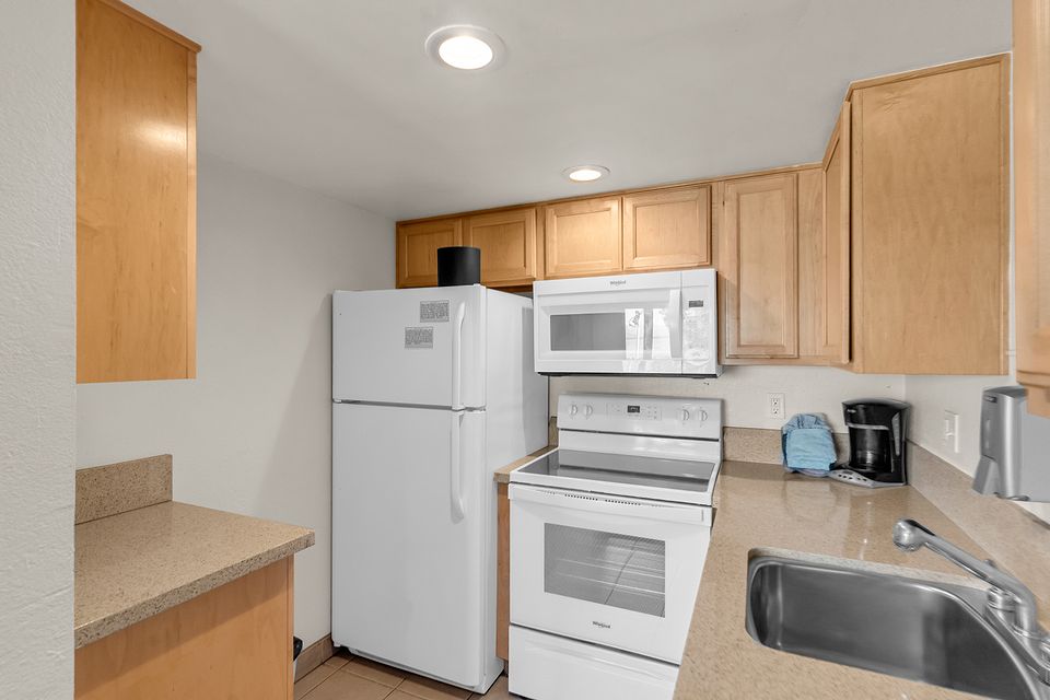 Full kitchen, Unit K at the Beachcomber Inn