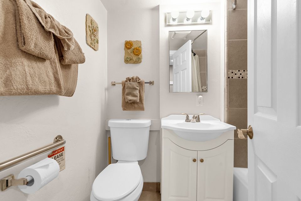 Bathroom with a tub and shower, Unit K at the Beachcomber Inn