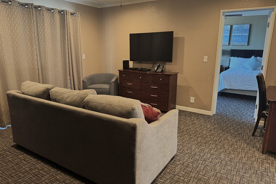 Living room, Unit N at the Beachcomber Inn