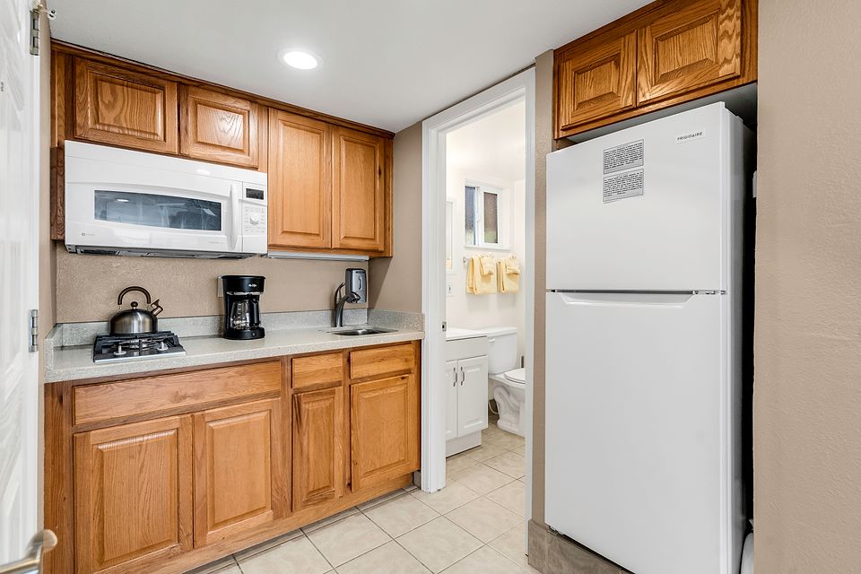 Kitchen, Unit O at the Beachcomber Inn