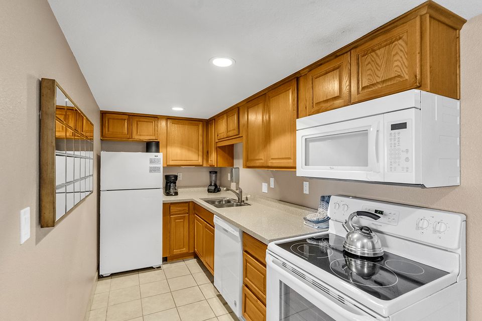 Full kitchen, Unit Q at the Beachcomber Inn