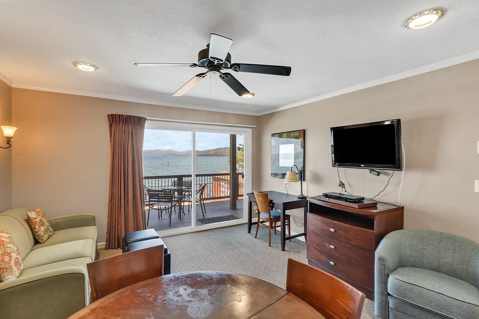 Living room with the slider to the deck, Unit Q at the Beachcomber Inn