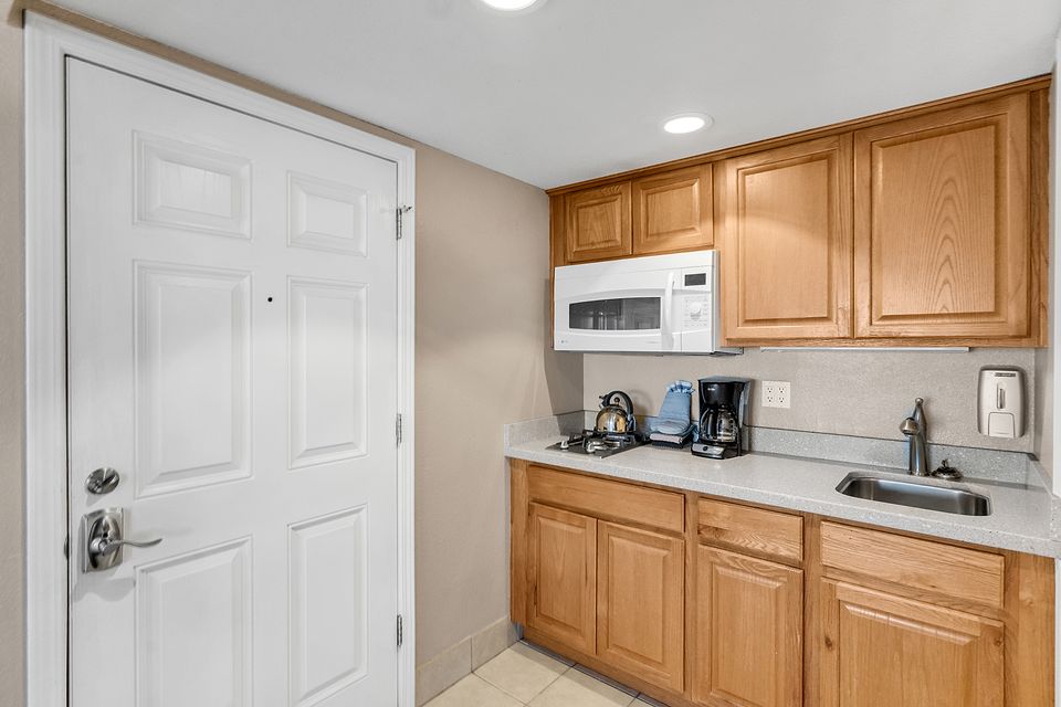 Kitchen, Unit R at the Beachcomber Inn