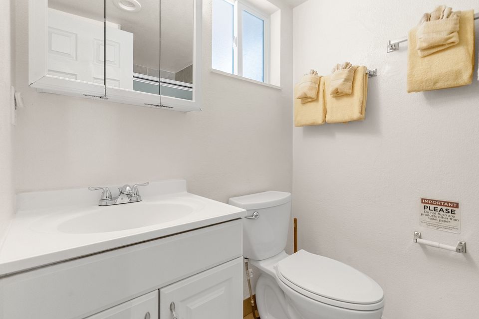 Bathroom, Unit R at the Beachcomber Inn