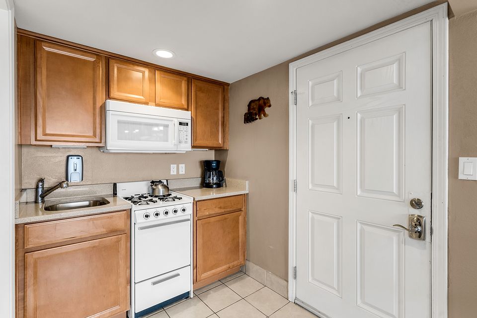 Kitchen, Unit S at the Beachcomber Inn