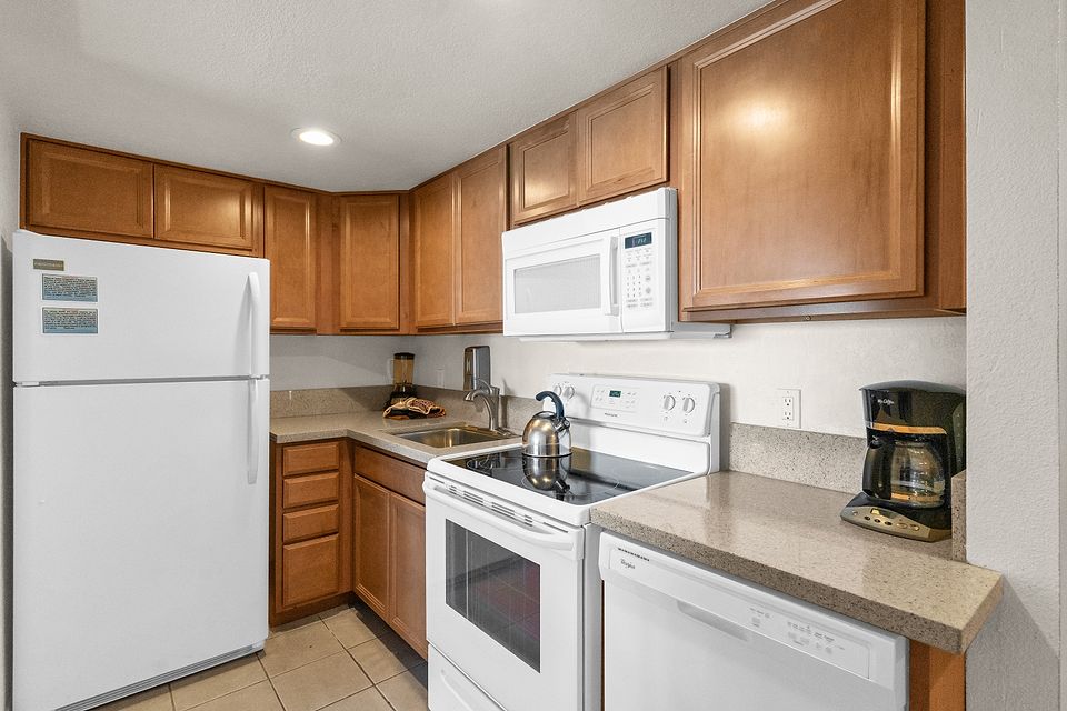 Full kitchen, Unit T at the Beachcomber Inn